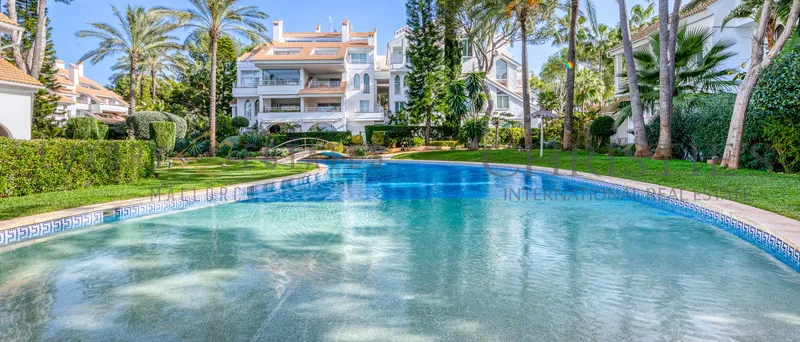 Beautiful penthouse in Nova Santa Ponsa with large roof terrace and sea views — photo 1