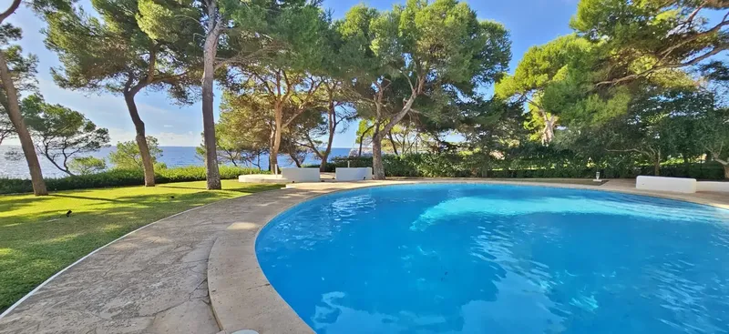 Exceptional first-line villa in Porto Petro with direct access to the sea in an unbeatable location, just a 15-minute walk from — photo 2