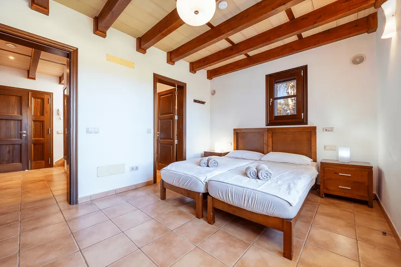 Country house with pool in Manacor — photo 12