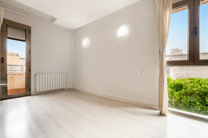 Modern apartment in a building with lift and terrace 154m2 — photo 11