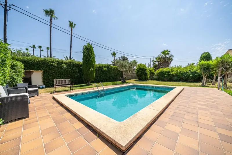 We present this exclusive rustic finca with pool and garden just minutes from Inca. — photo 7