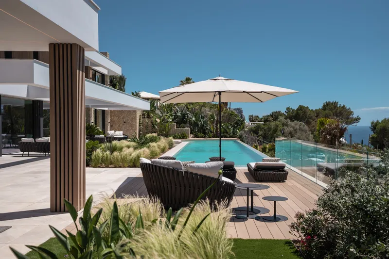 Luxury villa with spectacular sea views and outstanding architecture in a prime location — photo 2
