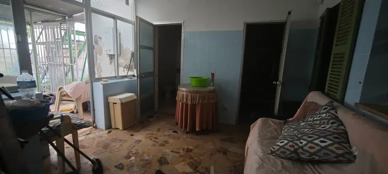 Calle Regal, ground floor with high ceilings to renovate for sale. The property has 72 built square meters, distributed in a large entrance, hall — photo 8