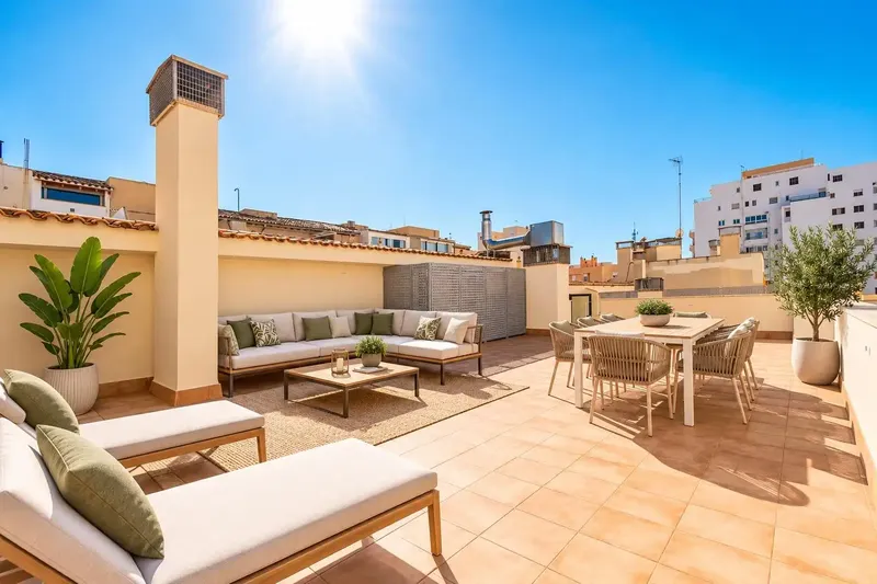 At Experience Home we love houses with personality, and this spectacular penthouse in the heart of Palma has stolen our heart. If — photo 4