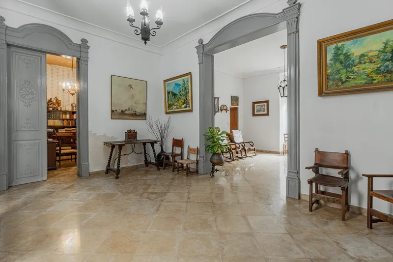 Centrally located manor house — photo 4
