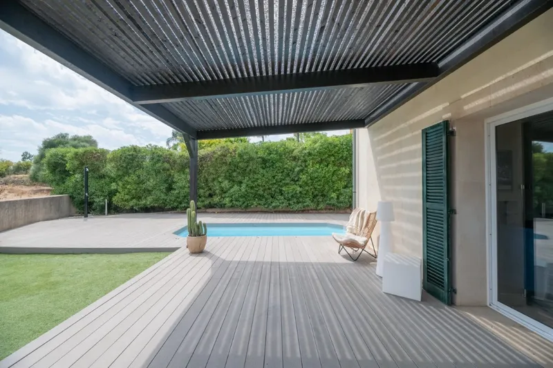 Beautiful family home with pool and panoramic countryside views — photo 6
