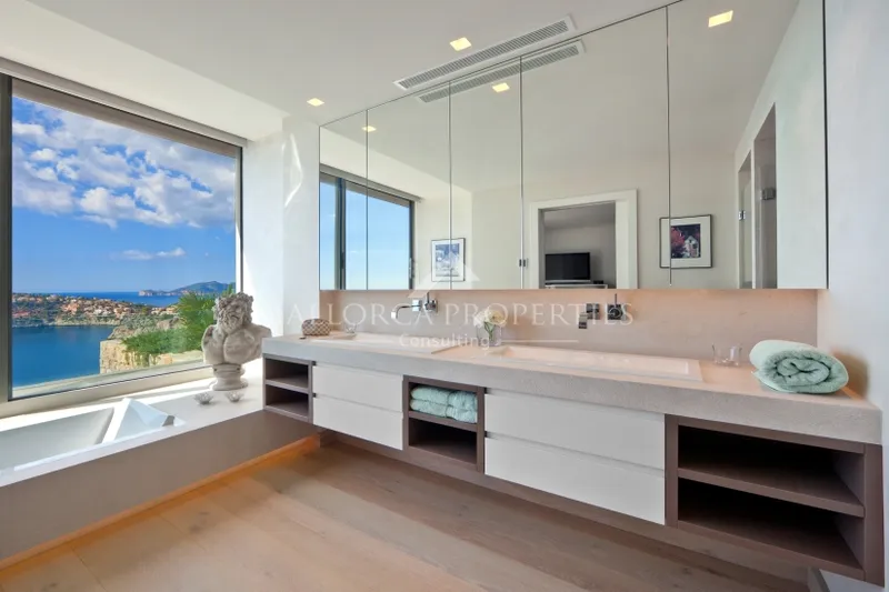 Contemporary designer villa with unbeatable views of the azure Mediterranean Sea — photo 10