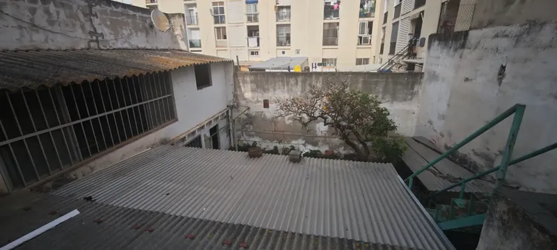 Calle Regal, ground floor with high ceilings to renovate for sale. The property has 72 built square meters, distributed in a large entrance, hall — photo 1