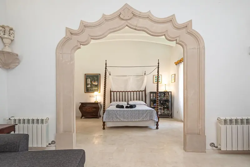 A unique 996 m2 property that brings together the essence of traditional Mallorcan architecture, spacious areas, privacy and an exceptional — photo 5