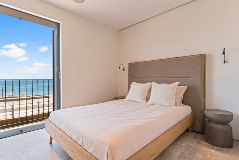 Unique Luxury Frontline Townhouse Directly on the Beach in Portixol — photo 11