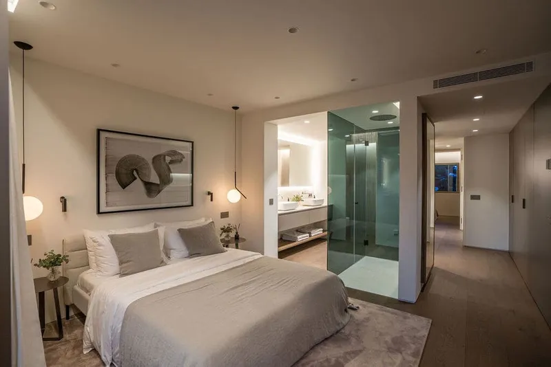 High-quality renovated dream apartment with sea views in Bendinat — photo 4