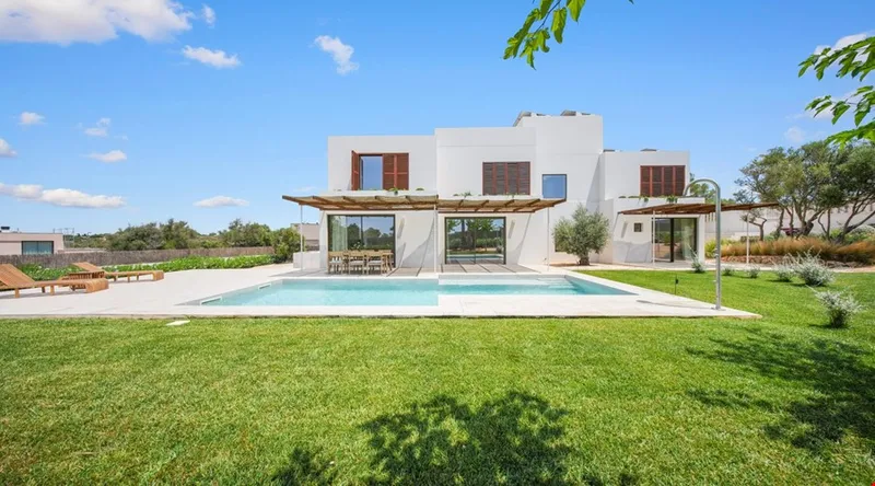 Architectural designer villa with panoramic roof terrace in Son Gual — photo 1