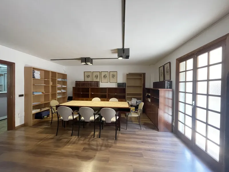 Opportunity! Apartment to refurbish, Palma centre near Jaime III, 3 bedrooms, 2 parkings. — photo 1