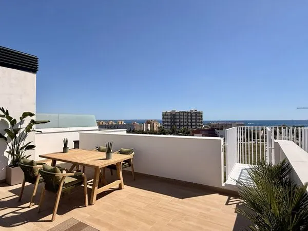 High-quality renovated penthouse with sea views for sale in Palma — photo 1