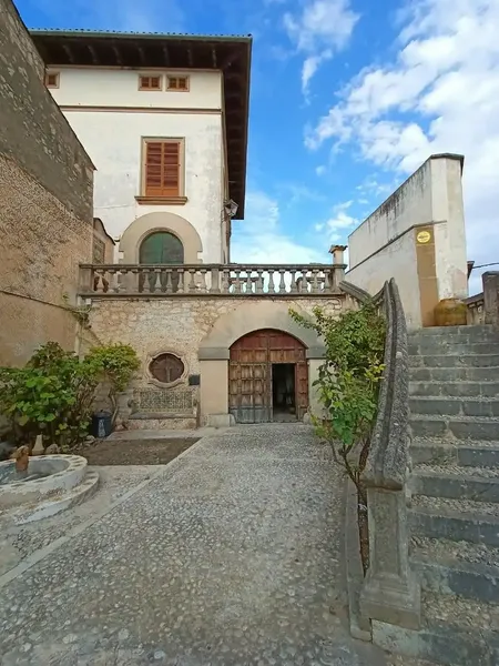 This regionalist architectural gem was built in 1925, work of the architect Guillem Forteza, known for designing famous palaces such as Marivent — photo 1