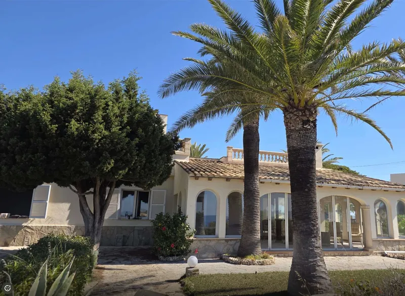 Mallorcan villa with exclusive renovation project with pool and sea views — photo 2