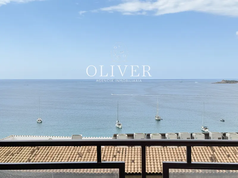 Spacious flat with direct sea views in Cala Mayor — photo 1