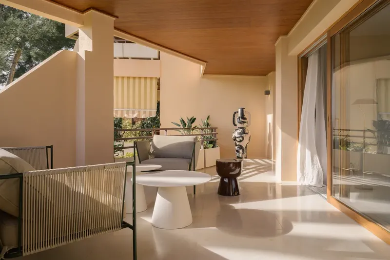 Renovated designer apartment with sea views in La Bonanova — photo 2