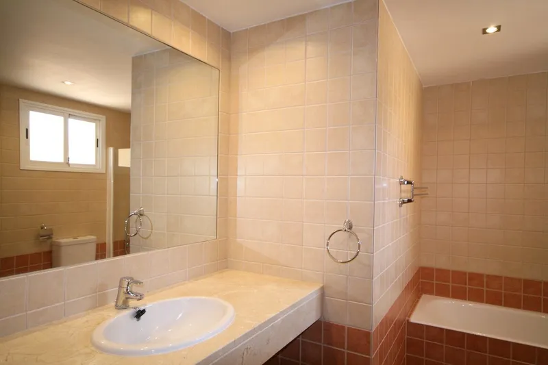 Unfurnished apartment in a beautiful location in Santa Ponsa, close to the centre 1 — photo 7