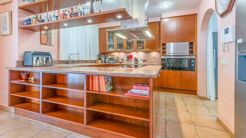 Charming villa for sale in Bahia Blava with pool and garden — photo 11