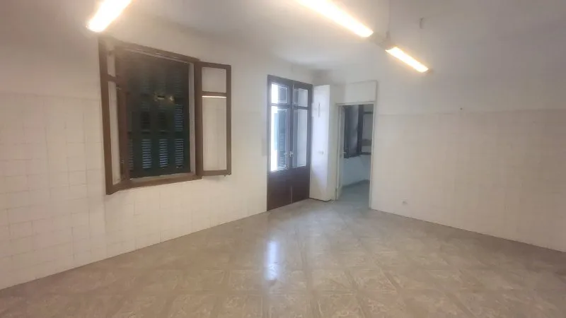 Ground-floor shop in a central location of S Horta — photo 7