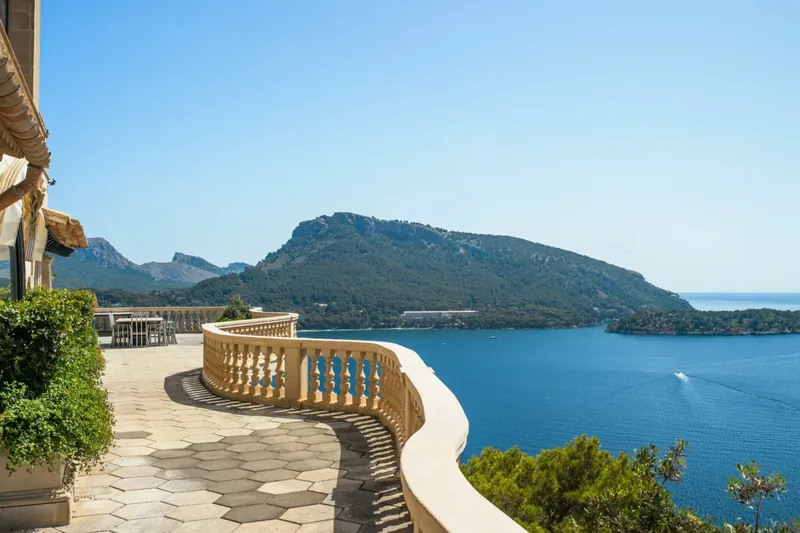 Luxury villa for sale: 7 bedrooms, 2 pools, plot of 22,000 m² — photo 6
