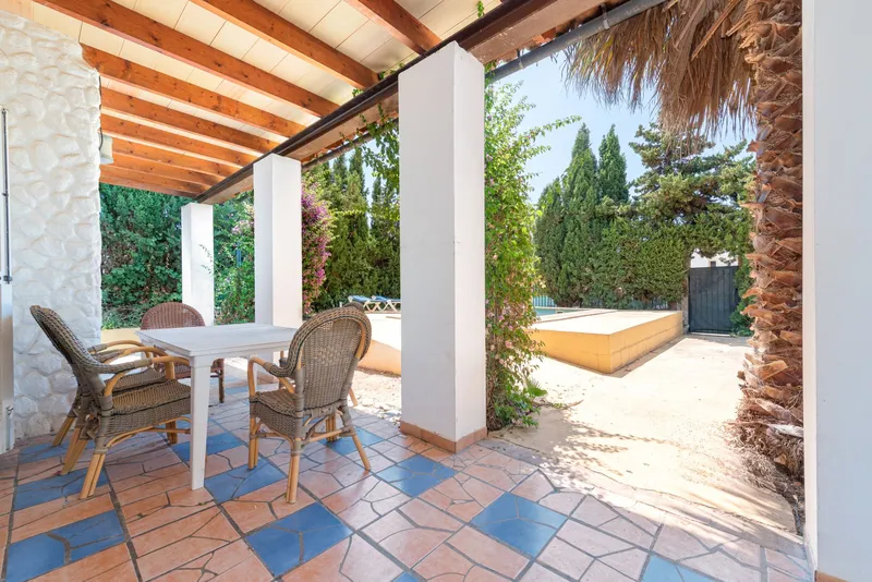 Detached villa with private pool just 400 metres from the beach — photo 3