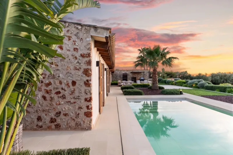 Unique retreat with 2 guest houses and panoramic views — photo 6