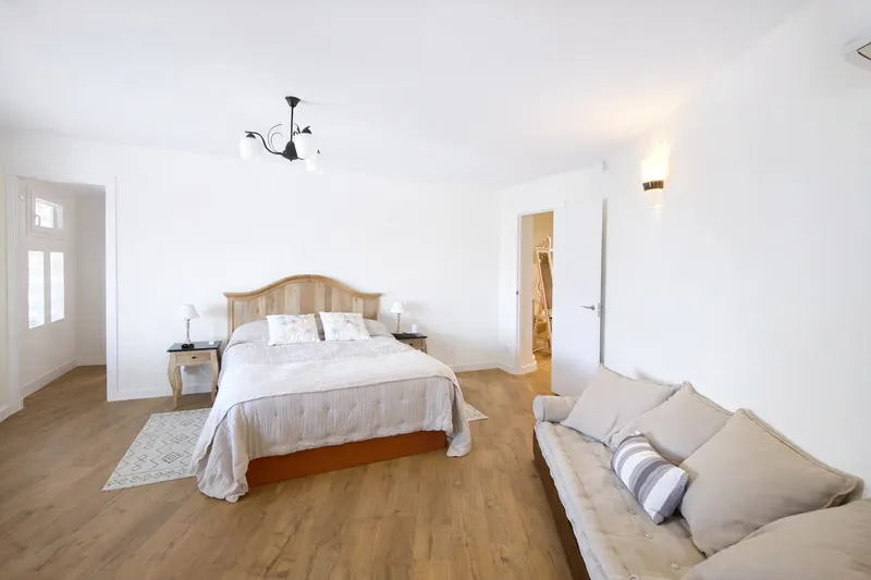 Villa with panoramic sea views and renovation potential in the sought-after area of Santa Ponsa — photo 12