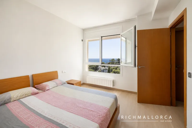 Penthouse with panoramic rooftop terrace and sea views in Illetas — photo 10