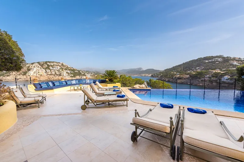 Villa with sea access and private dock in Port d'Andratx for rent — photo 1