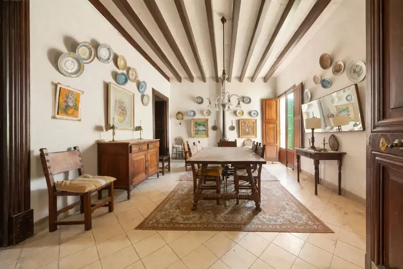 Charming manor house of 716 m2 in Sa Pobla on a plot of 323 m2, divided into 4 floors: The basement contains the wine cellar — photo 5