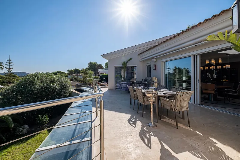 Modern luxury villa in a quiet location in Nova Santa Ponsa — photo 4