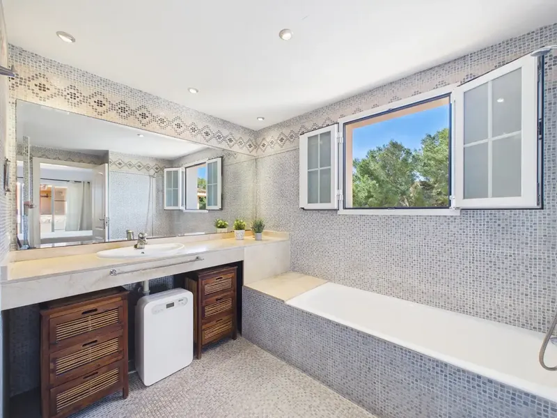 Bright one-bedroom penthouse with communal pool in Puig de Ros — photo 8