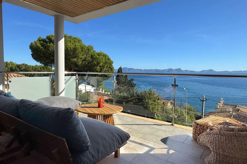 Mediterranean villa on the second sea line with sea access, near golf course and holiday rental license, Ref. 9916 — photo 3