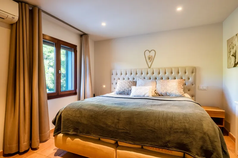 Charming villa with garden and pool in a sought-after location — photo 12
