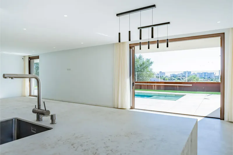 Villa with unobstructed distant views and perfect energy balance — photo 9