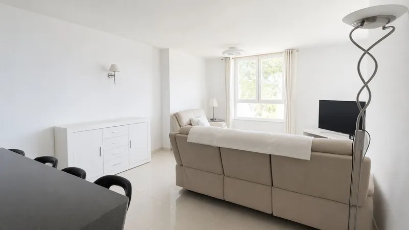 Sea view apartment in prestigious front line building — photo 10