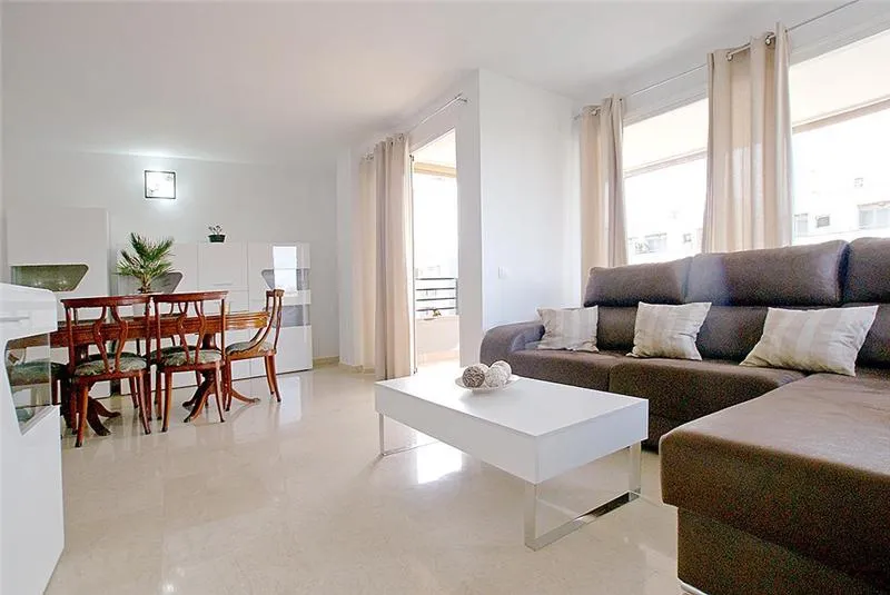 Flat of approx. 124m² with a terrace in a residential complex with a communal swimming pool — photo 5