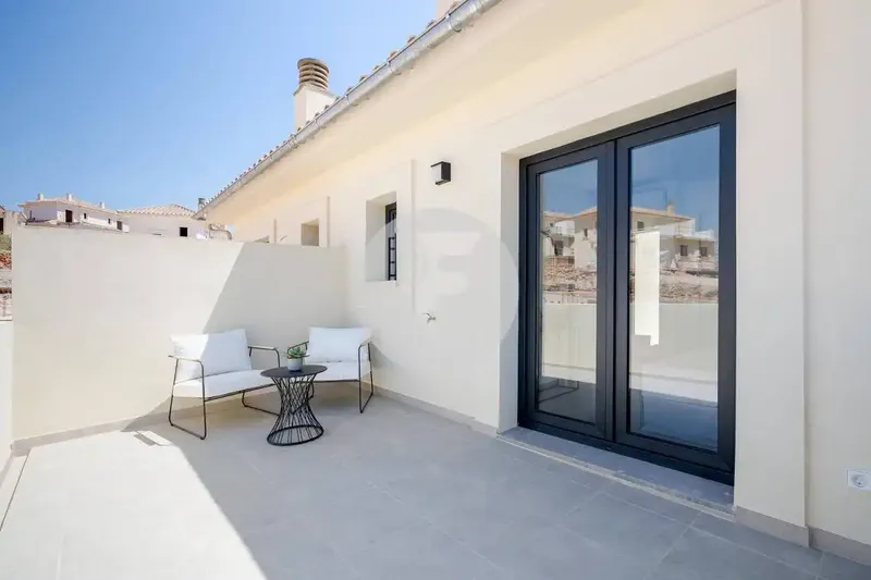 Property in Cala Romàntica with private pool and community services — photo 4