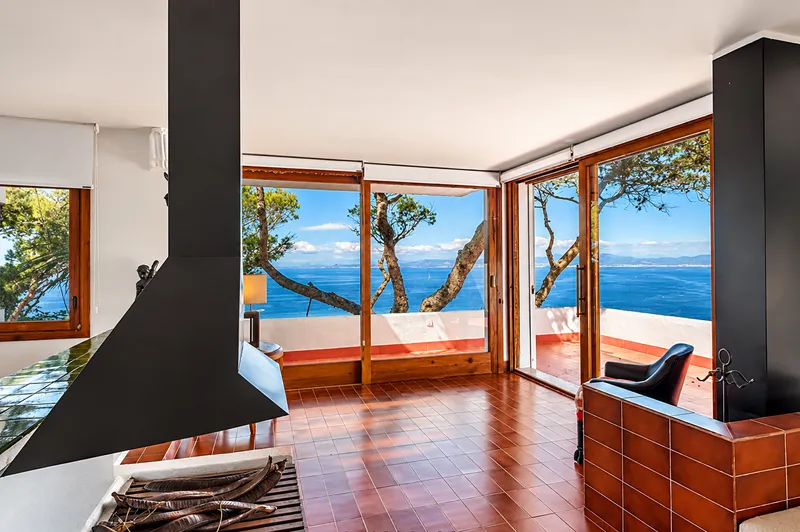 Frontline Villa with Panoramic Sea Views and Excellent Investment Potential in Badia Gran More — photo 6