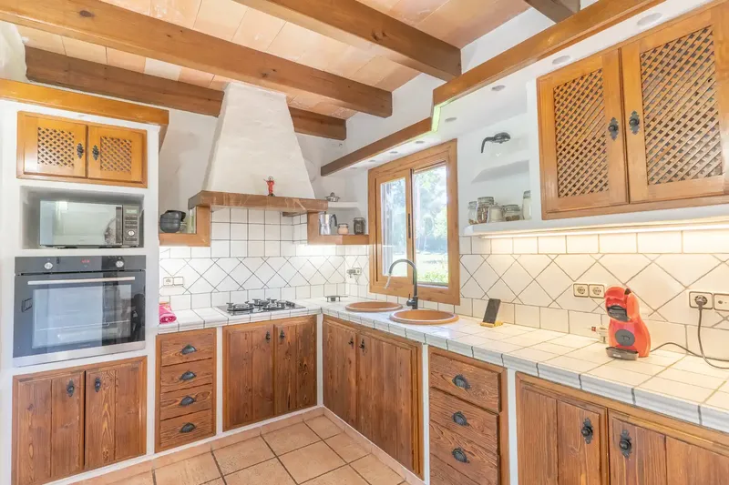 This charming finca embodies the original feeling of Mallorca: tranquility, nature, privacy and plenty of space to live — photo 12