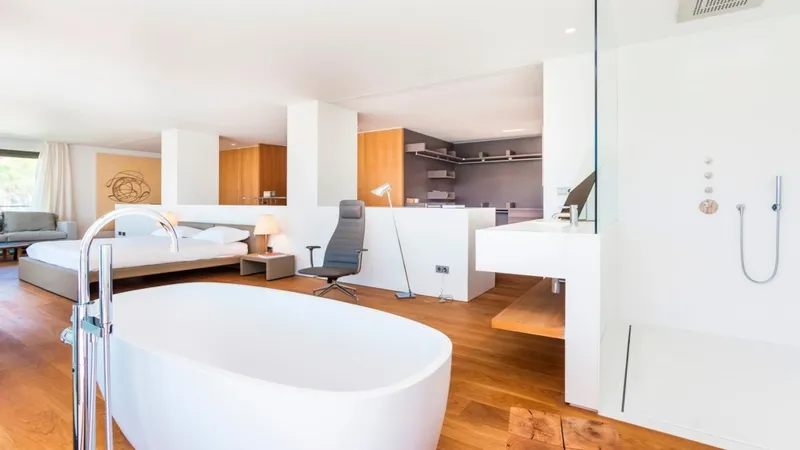 Beachfront Modern Luxury Villa with Spectacular Views in Camp de Mar — photo 8