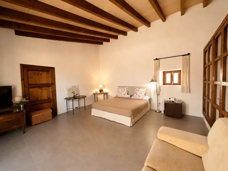 Exclusive Historic Mallorcan Estate with Multiple Dwellings, Agricultural Buildings and Great Tourist Potential in Ariany — photo 7