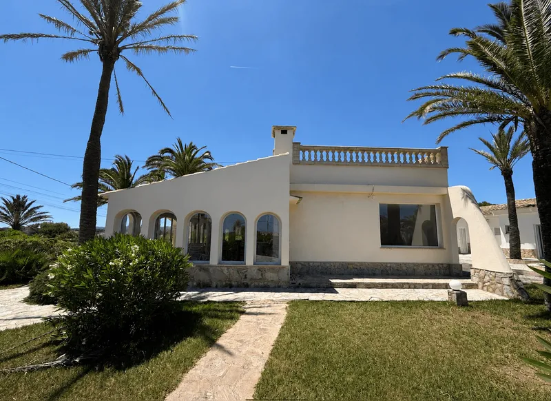 Mallorcan villa with exclusive renovation project with pool and sea views — photo 6