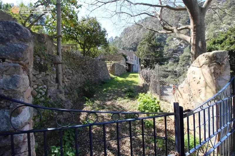 Acquire this rustic finca of 272 m2 and 42,951 m2 of land and create your own paradise in Mallorca. — photo 10