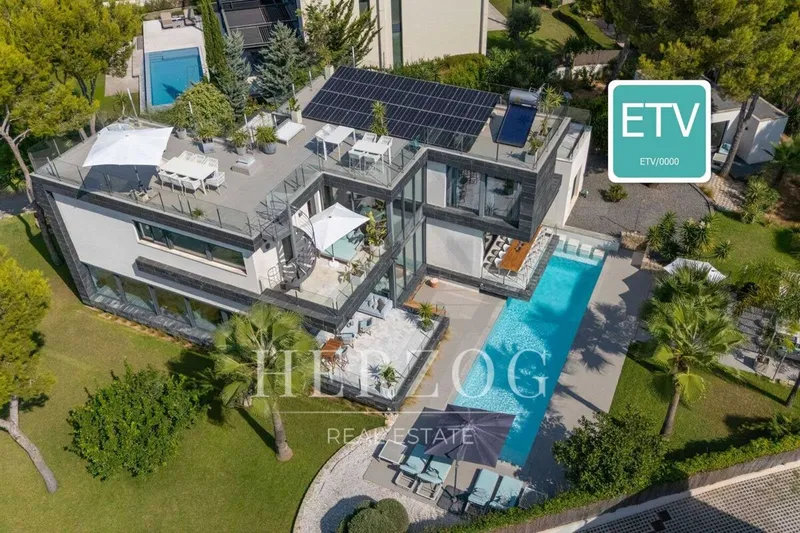 Modern villa with ocean views and a vacation rental license in Cap Falcó — photo 1