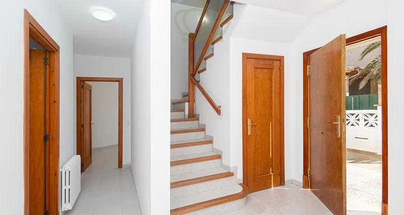 Multi-family house in Ciudad Jardin on the beach - Investment — photo 7