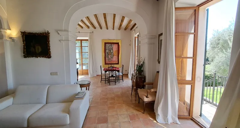 Property in Alaró with 9 bedrooms — photo 9