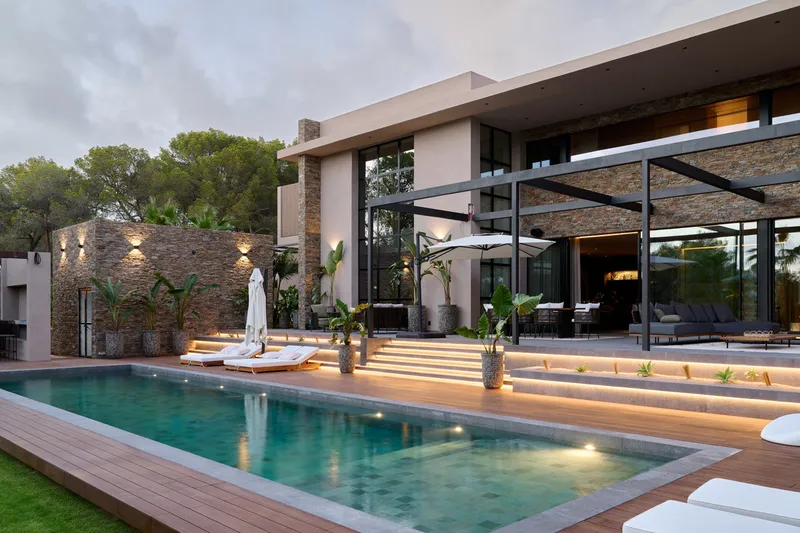 Spectacular luxury villa in Mexican style with wonderful garden - Marcel Remus Real Estate — photo 1